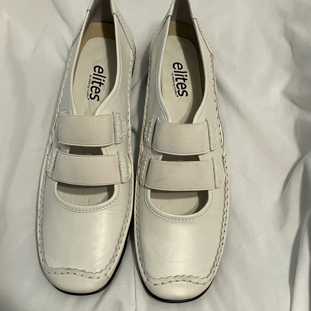 Walking Cradles White Flats